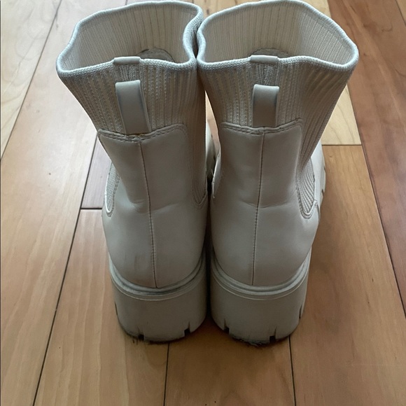 Women's Cream Chelsea Boots - Picture 4 of 4